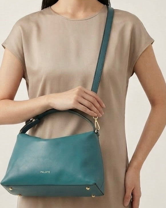 Essence Slouchy Carryall bag