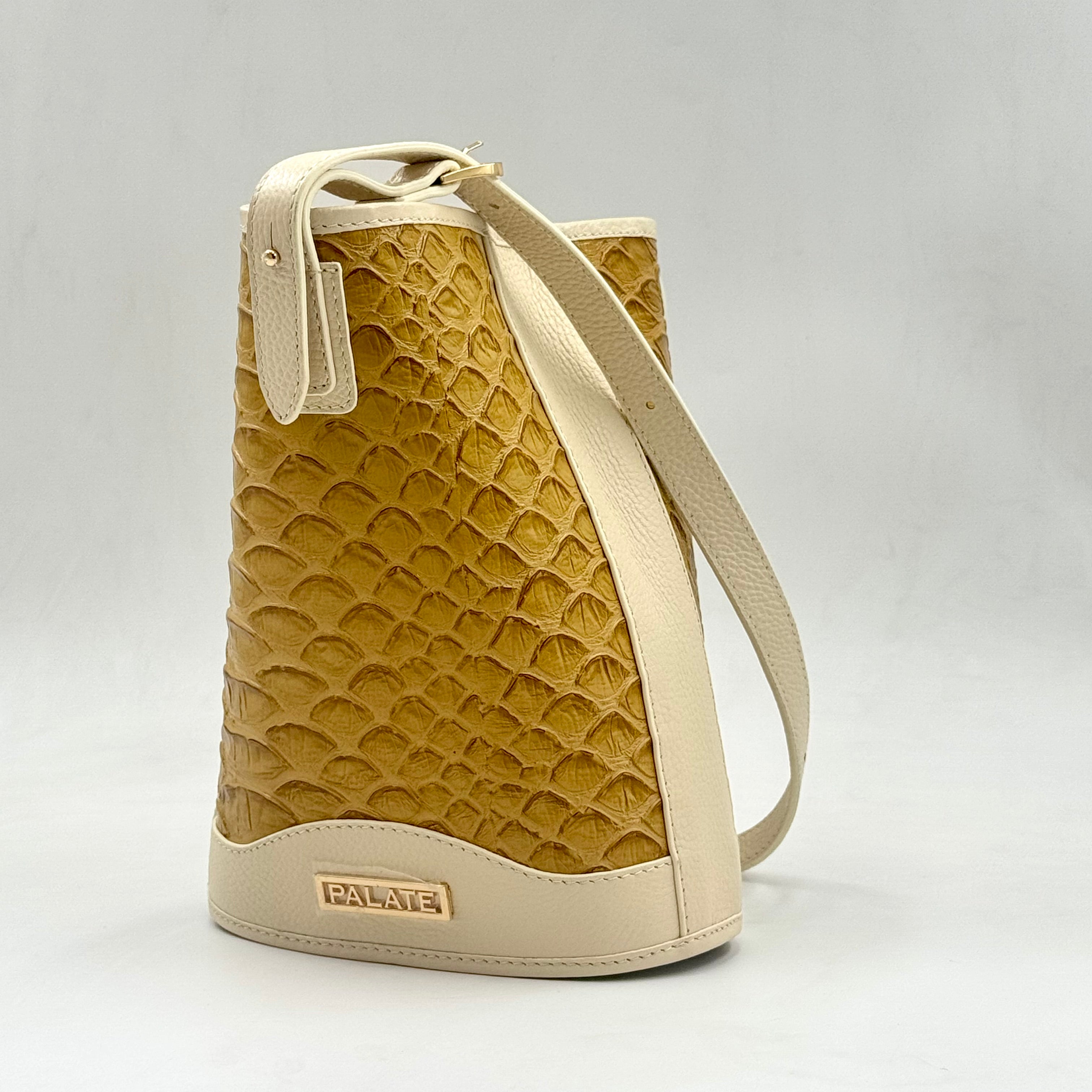Savor Bucket bag