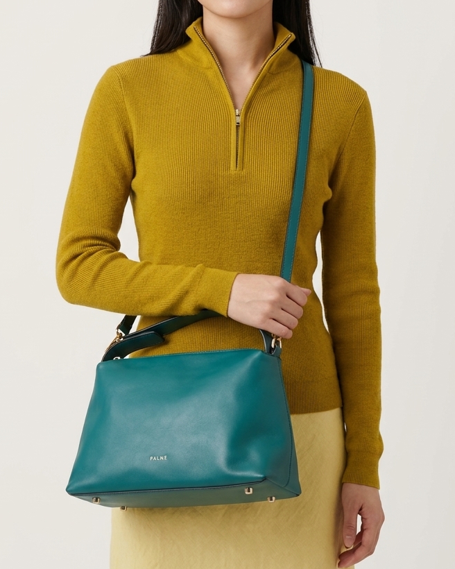 Essence Slouchy Carryall bag